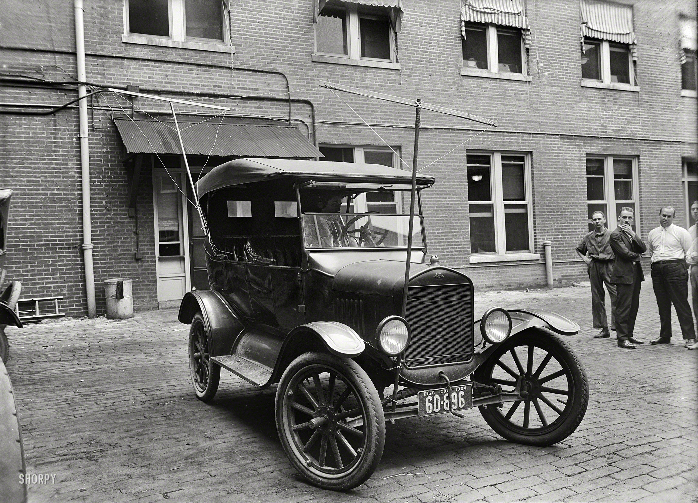 Первая машина самолет. Ford model t 1923. Ford t Touring 1923. Ford model t 1920.